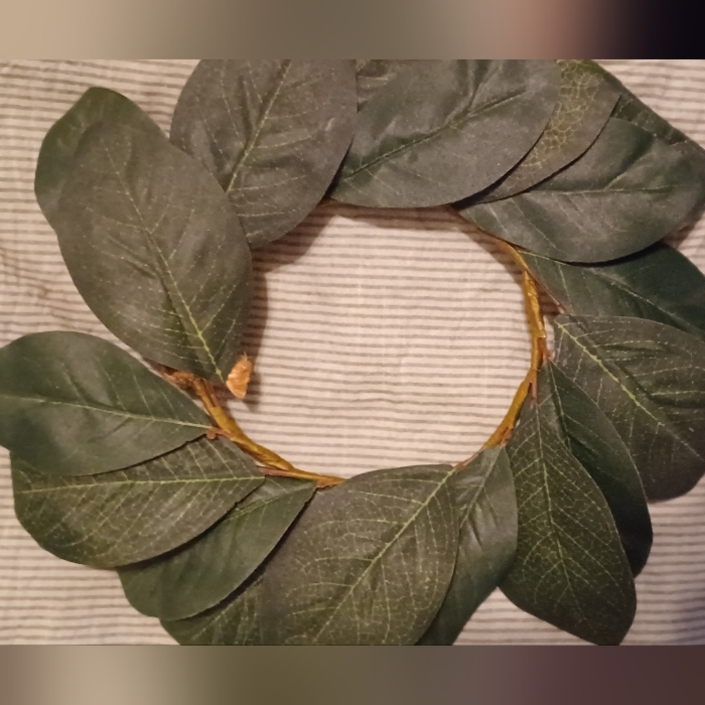 Faux leaf wreath frame wall decor